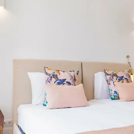 Charming 2 Bedroom In Baixa Chiado 아파트