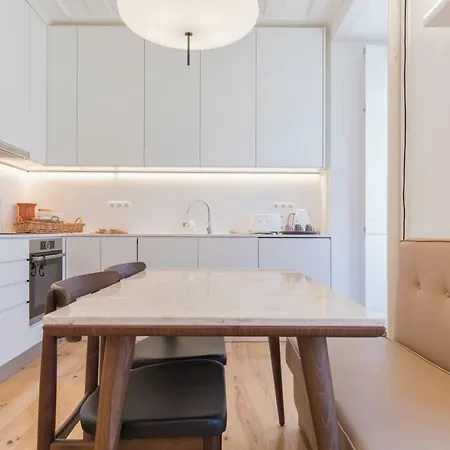 Charming 2 Bedroom In Baixa Chiado 아파트 *
