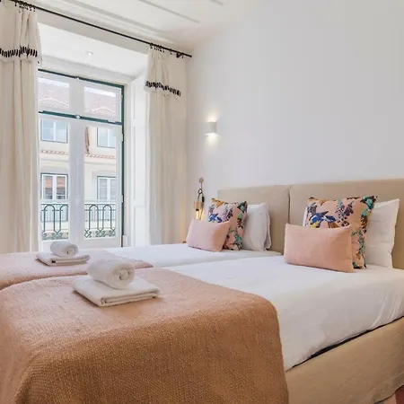 Charming 2 Bedroom In Baixa Chiado Lägenhet