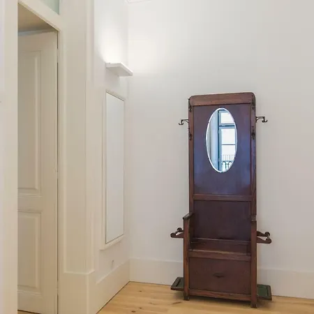 Charming 2 Bedroom In Baixa Chiado * Lisbona
