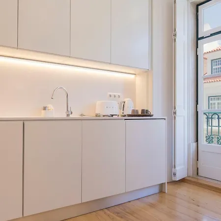 Charming 2 Bedroom In Baixa Chiado Апартаменти